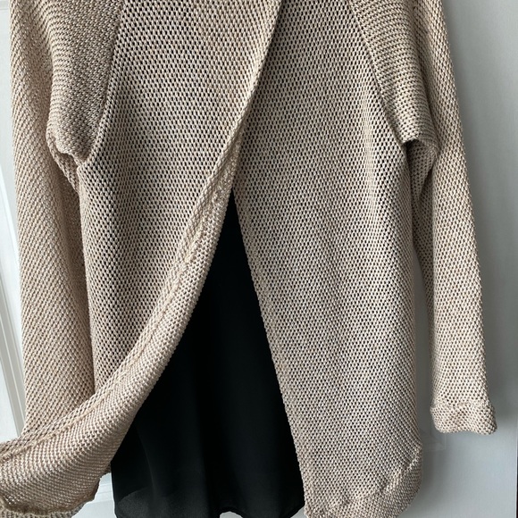 Two sweater bundle - Picture 3 of 9